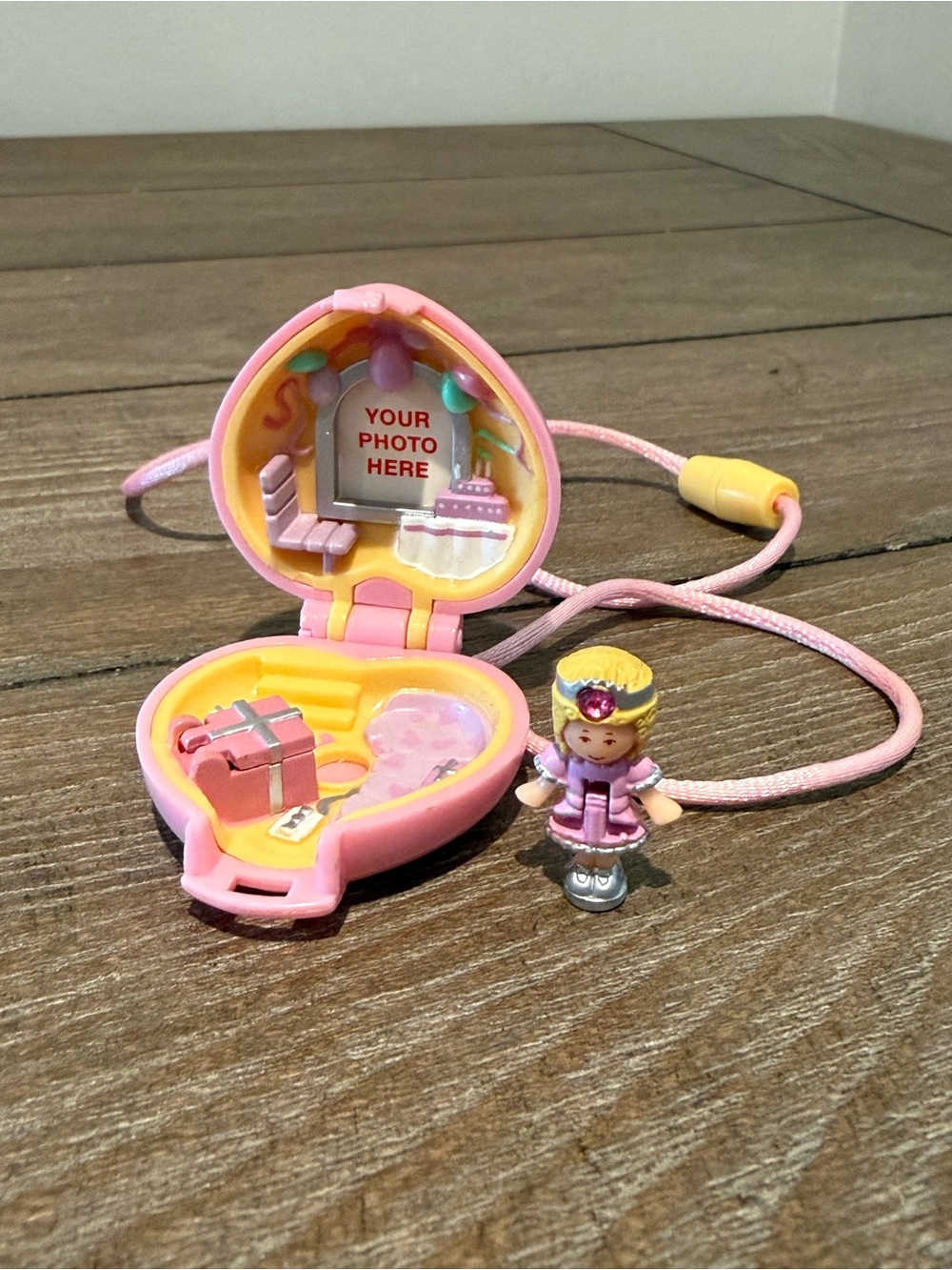 Vintage Polly Pocket Pretty Present Locket Complete (Blue Bird, 1992)